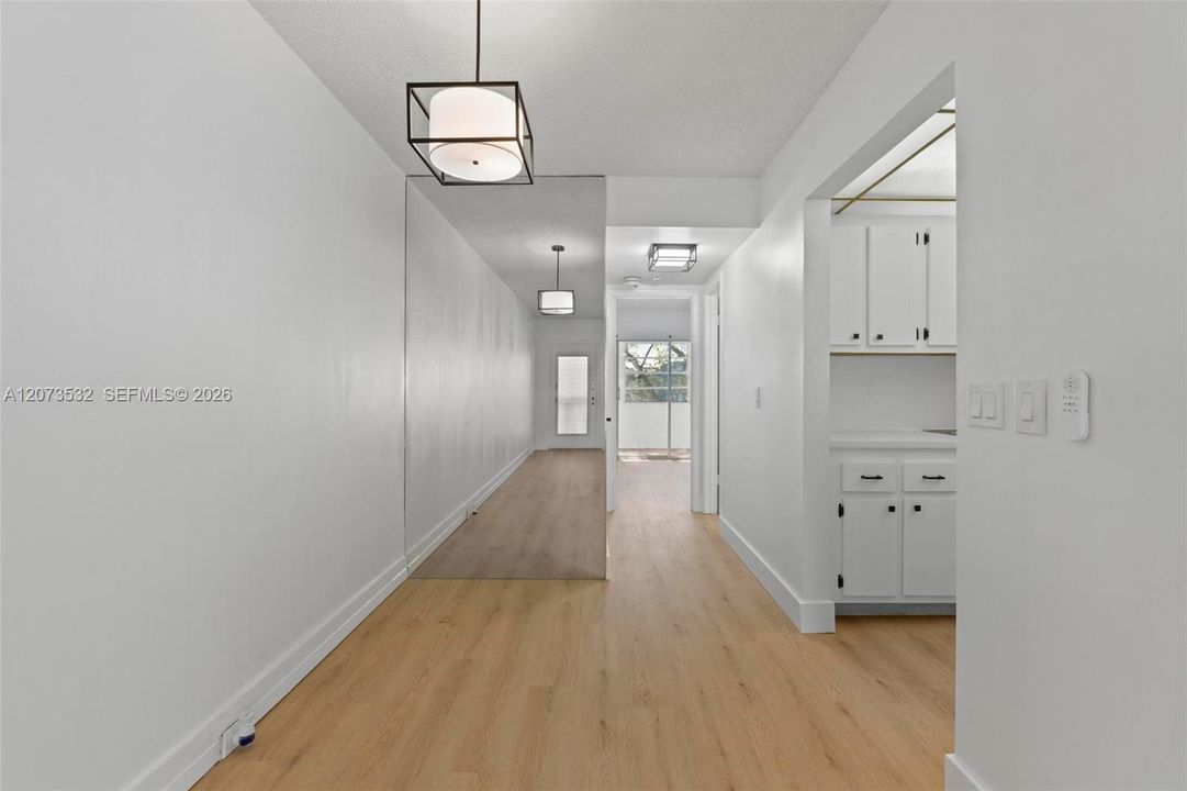 For Sale: $93,000 (1 beds, 1 baths, 585 Square Feet)