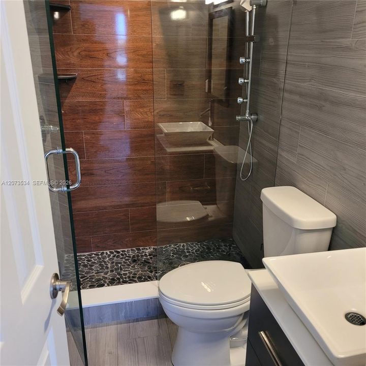 В аренду: $2,350 (2 спален, 2 ванн, 899 Квадратных фут)