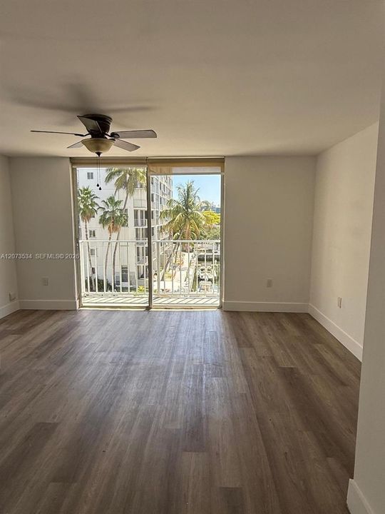 В аренду: $2,350 (2 спален, 2 ванн, 899 Квадратных фут)