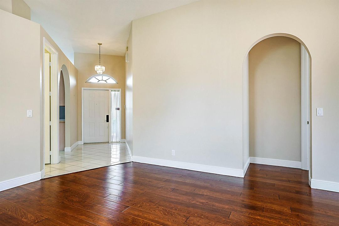 Foyer/Living Area