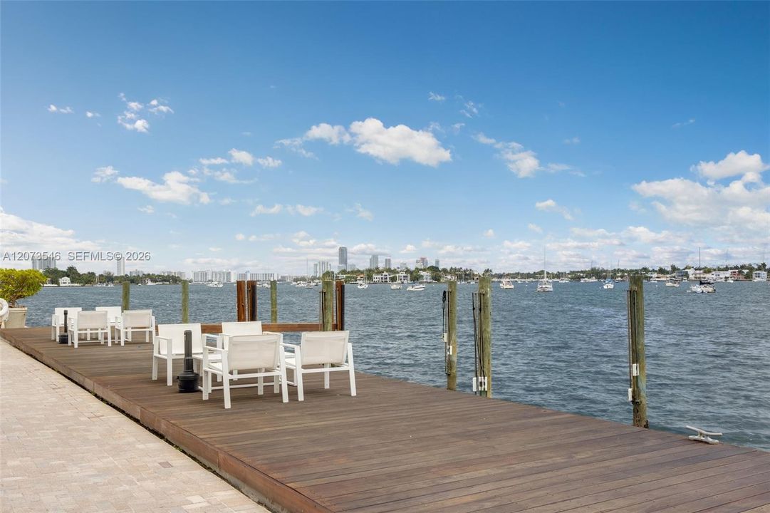 For Sale: $450,000 (1 beds, 1 baths, 664 Square Feet)