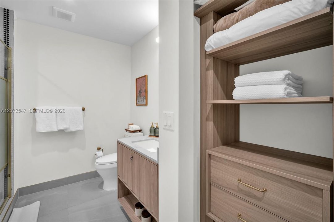 В аренду: $3,500 (0 спален, 1 ванн, 0 Квадратных фут)