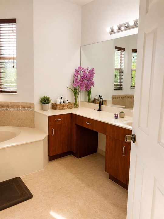 For Rent: $4,700 (4 beds, 4 baths, 3257 Square Feet)