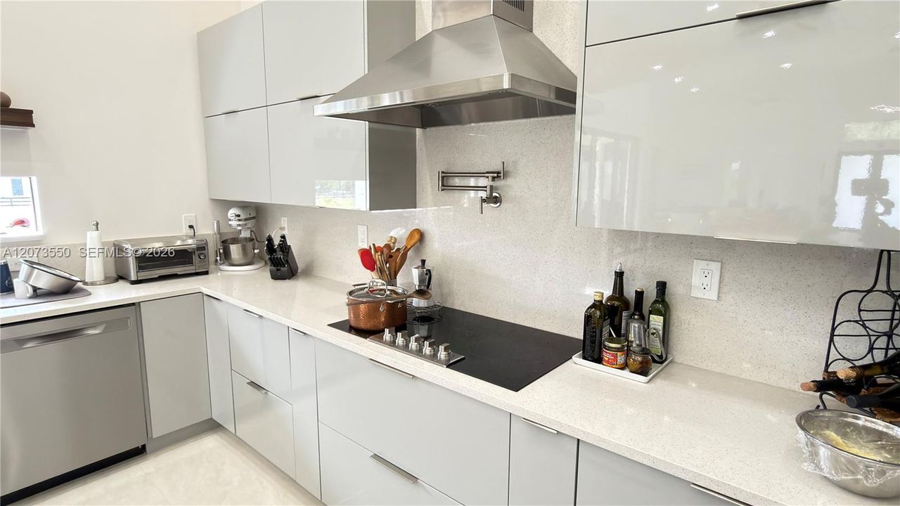 For Sale: $1,474,900 (3 beds, 2 baths, 2560 Square Feet)