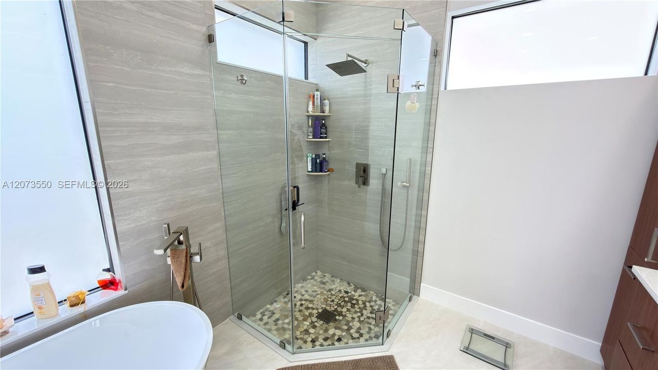 For Sale: $1,474,900 (3 beds, 2 baths, 2560 Square Feet)