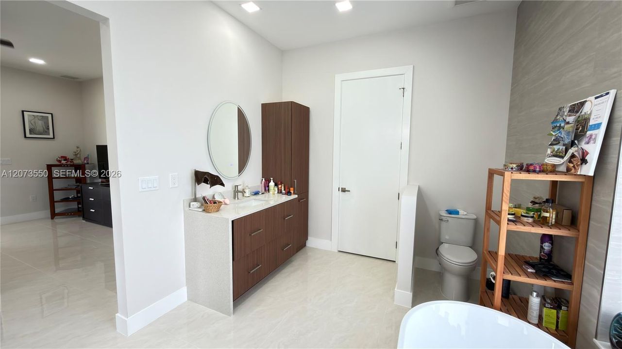 For Sale: $1,474,900 (3 beds, 2 baths, 2560 Square Feet)
