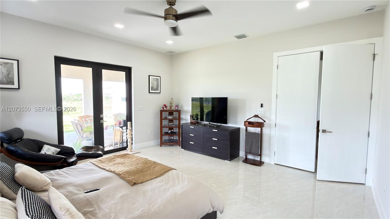 For Sale: $1,474,900 (3 beds, 2 baths, 2560 Square Feet)