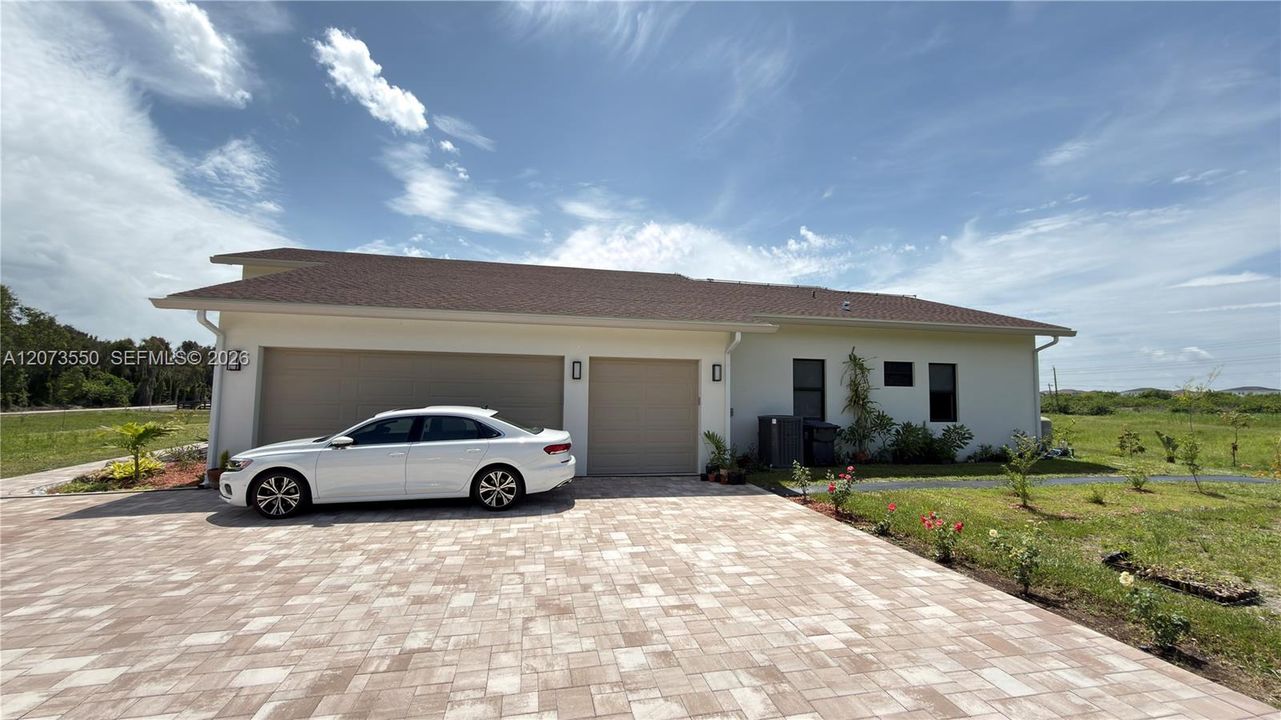 For Sale: $1,474,900 (3 beds, 2 baths, 2560 Square Feet)