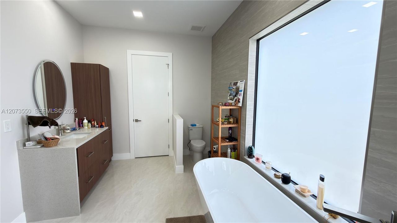 For Sale: $1,474,900 (3 beds, 2 baths, 2560 Square Feet)