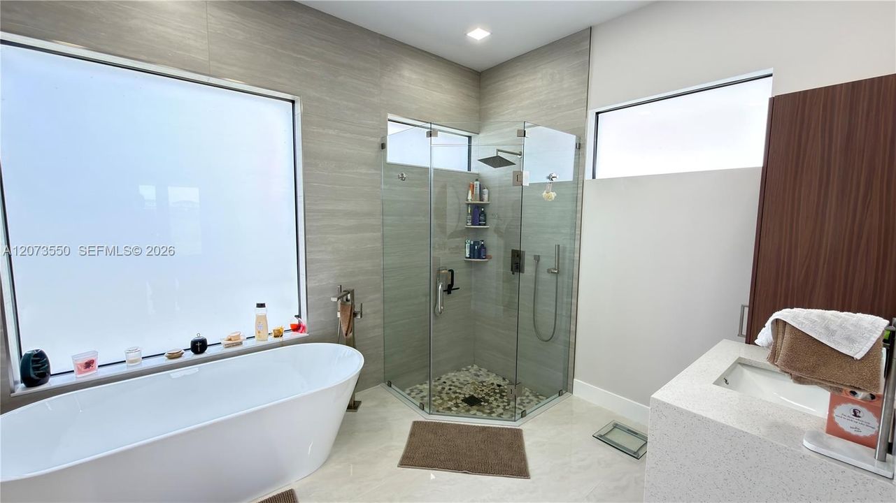 For Sale: $1,474,900 (3 beds, 2 baths, 2560 Square Feet)