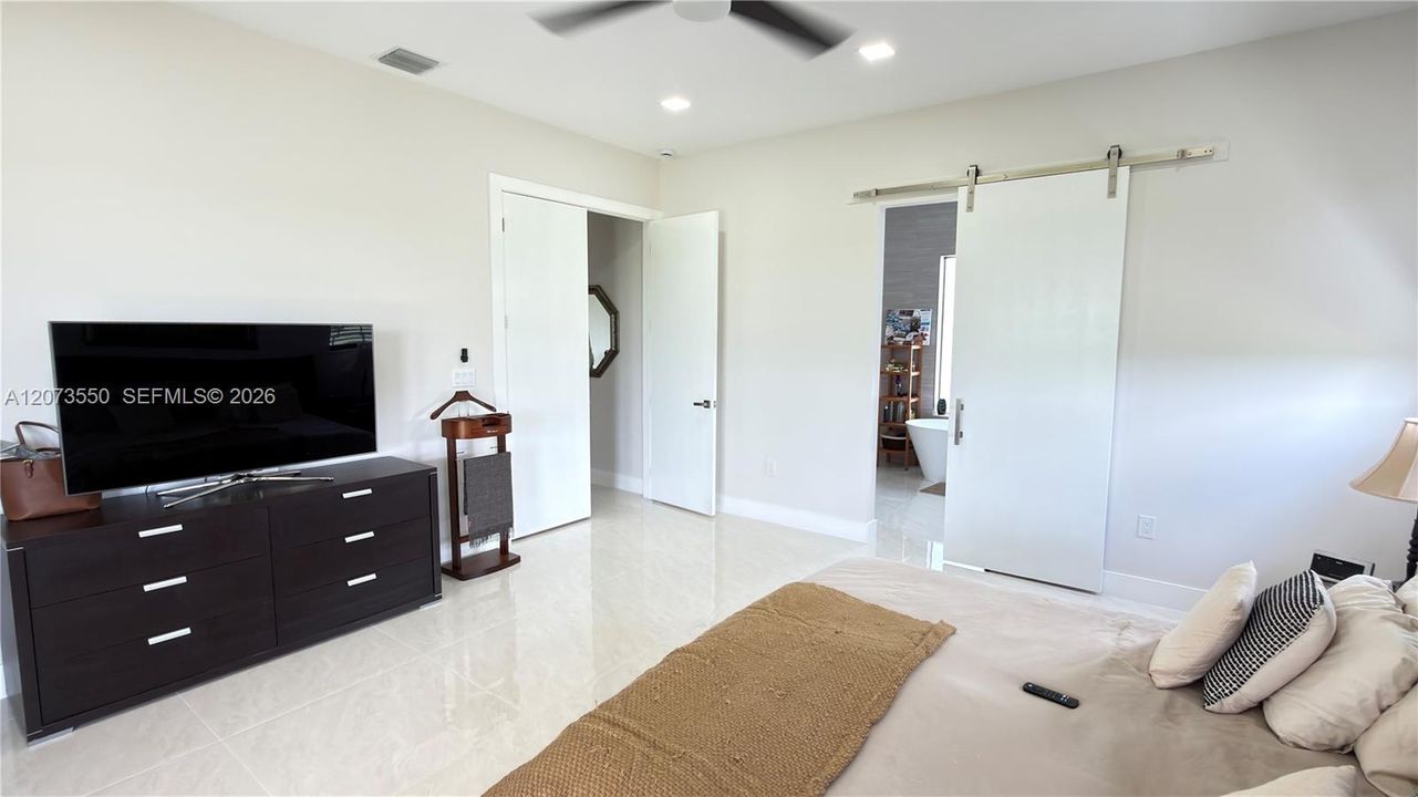 For Sale: $1,474,900 (3 beds, 2 baths, 2560 Square Feet)
