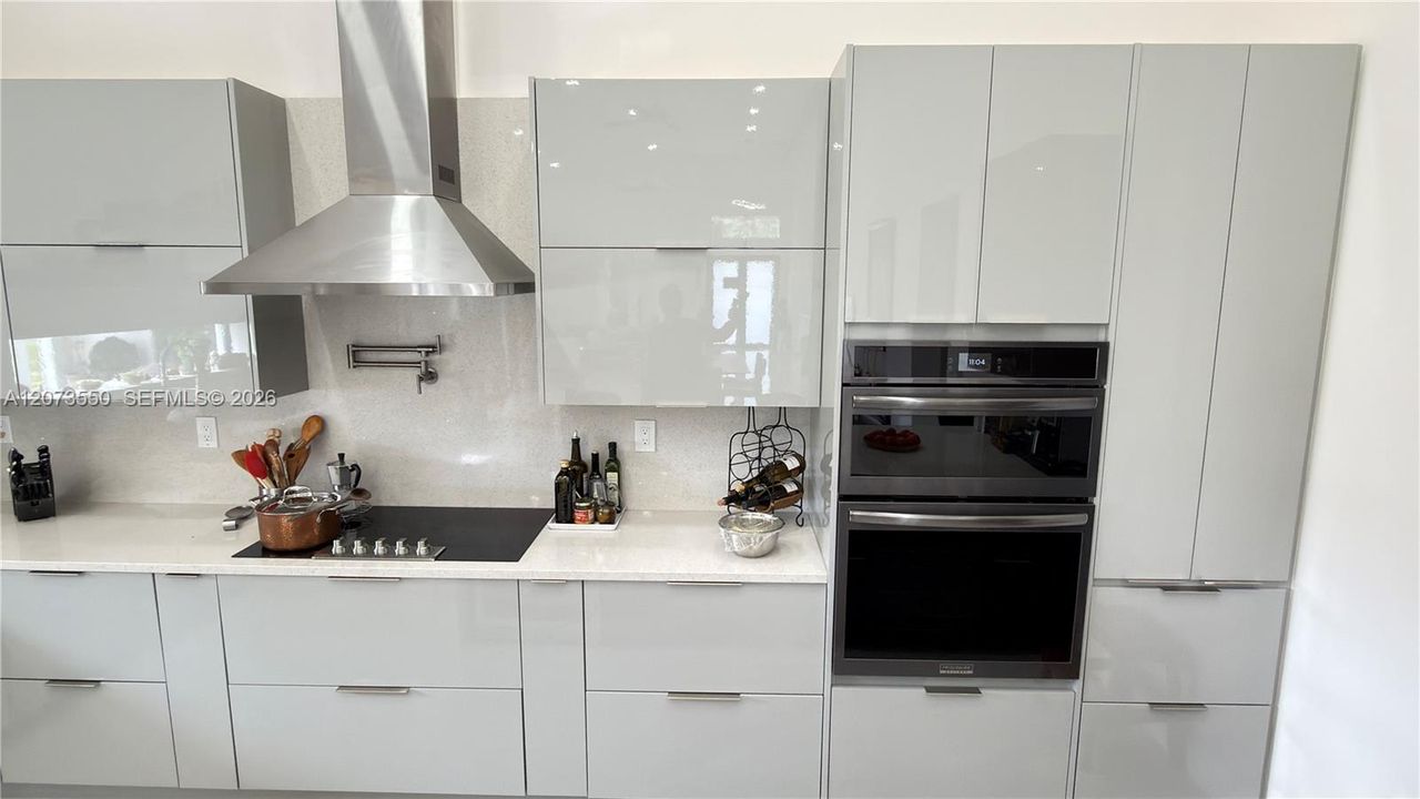 For Sale: $1,474,900 (3 beds, 2 baths, 2560 Square Feet)