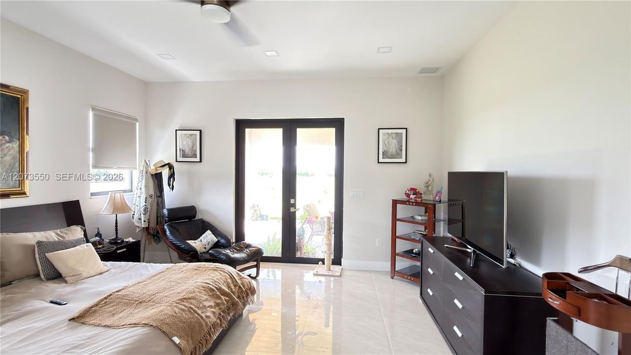 For Sale: $1,474,900 (3 beds, 2 baths, 2560 Square Feet)