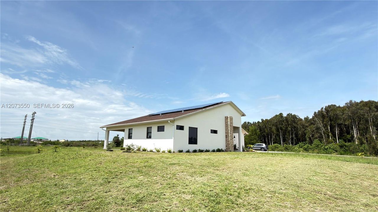 For Sale: $1,474,900 (3 beds, 2 baths, 2560 Square Feet)