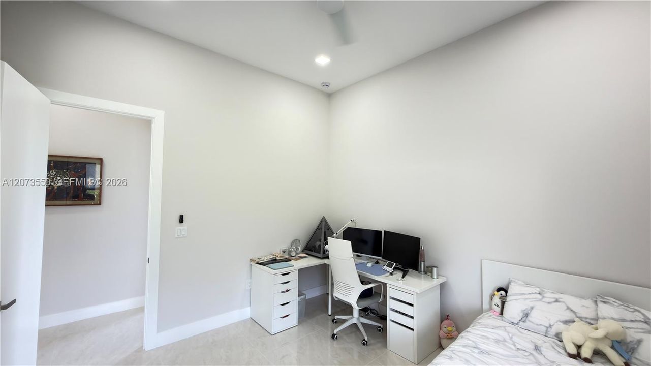 For Sale: $1,474,900 (3 beds, 2 baths, 2560 Square Feet)
