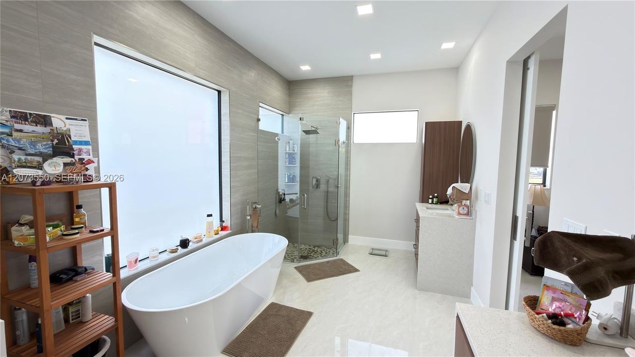 For Sale: $1,474,900 (3 beds, 2 baths, 2560 Square Feet)
