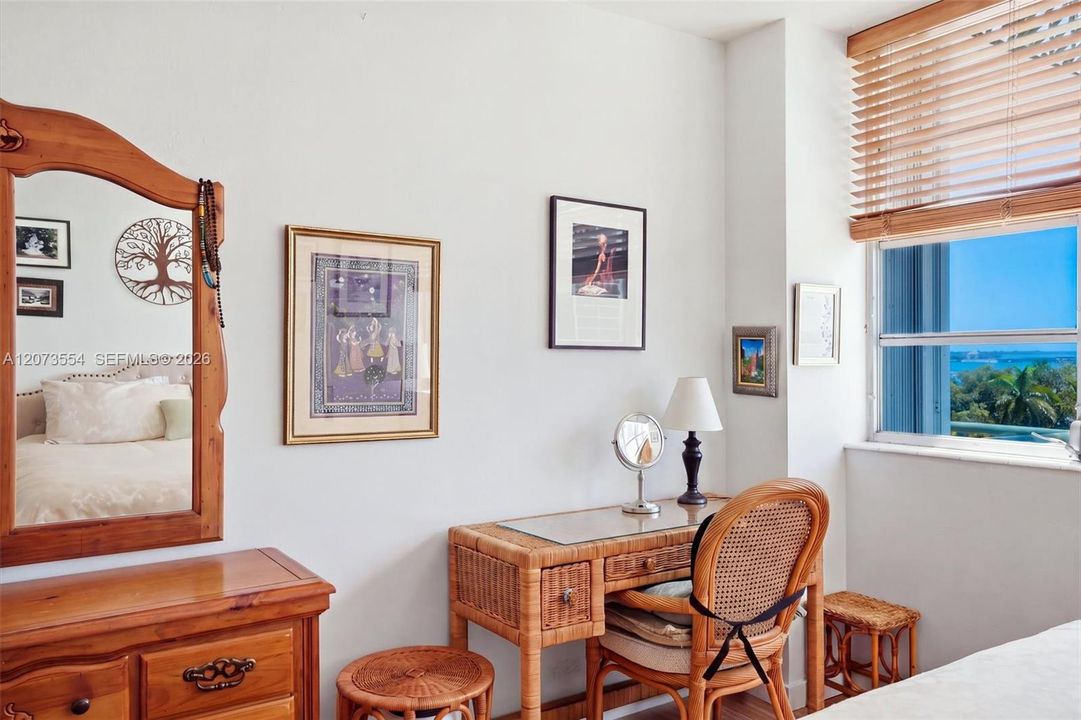 For Sale: $375,000 (1 beds, 1 baths, 787 Square Feet)