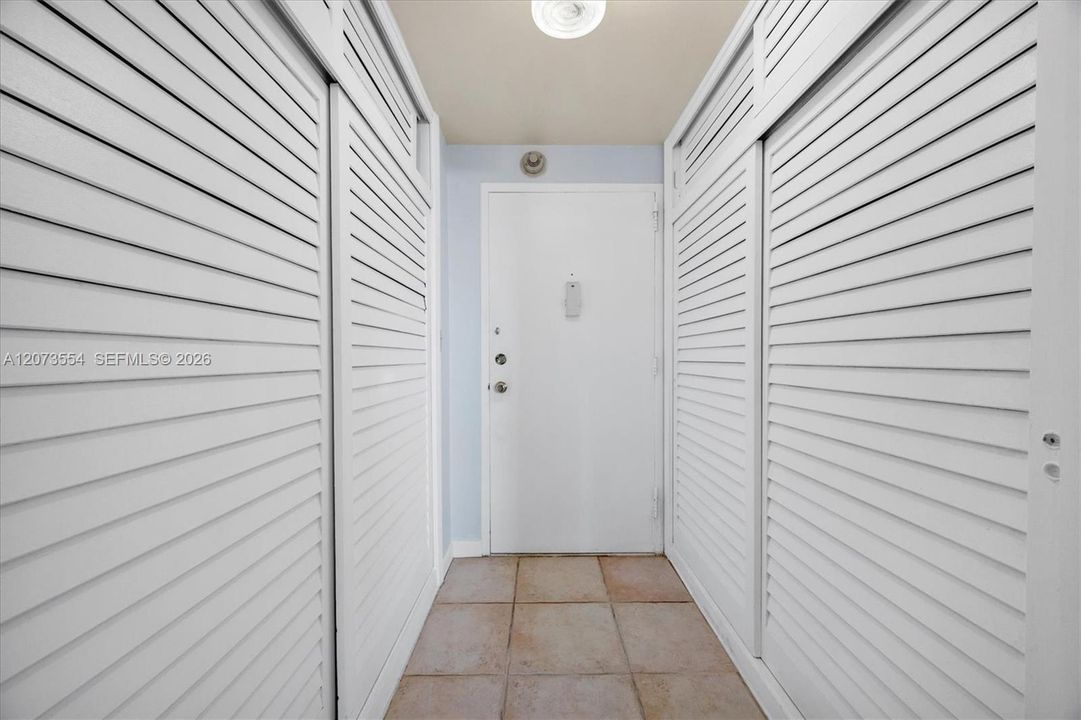 For Sale: $375,000 (1 beds, 1 baths, 787 Square Feet)