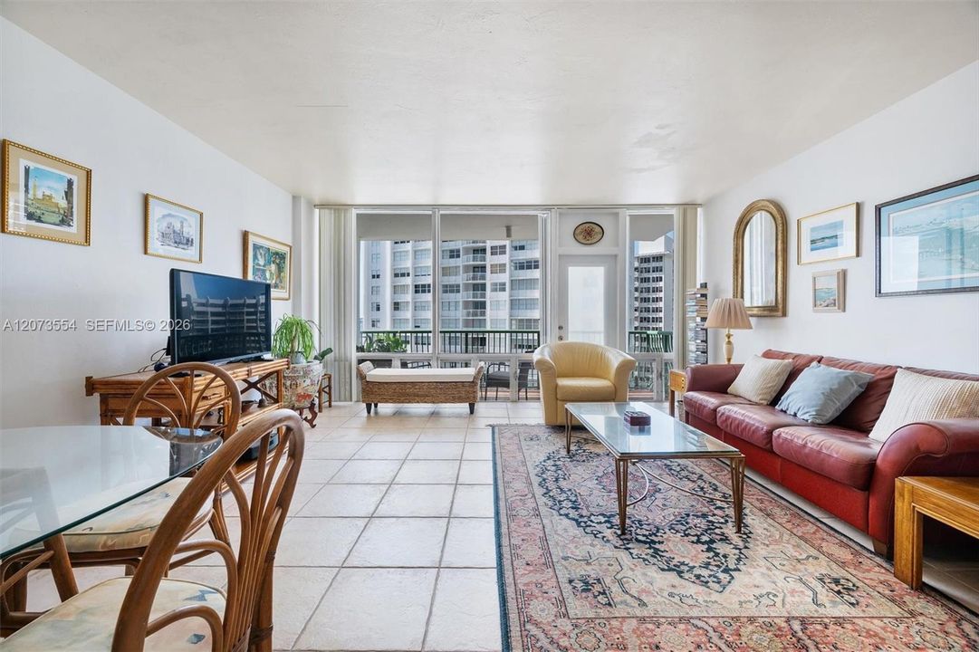 For Sale: $375,000 (1 beds, 1 baths, 787 Square Feet)