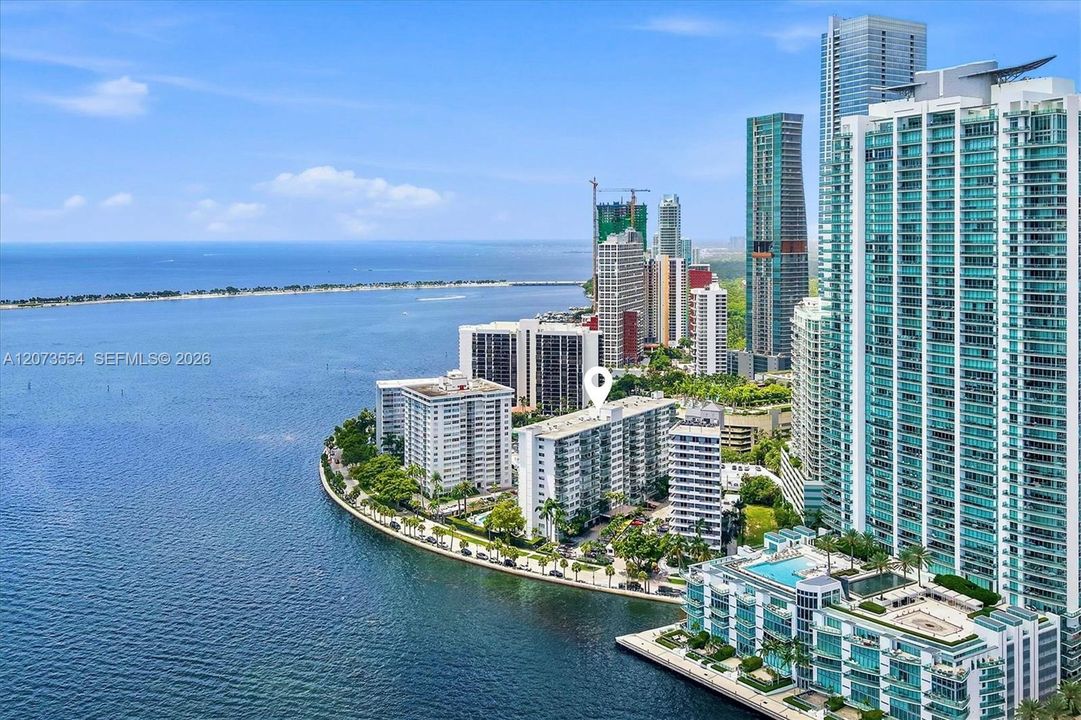 For Sale: $375,000 (1 beds, 1 baths, 787 Square Feet)
