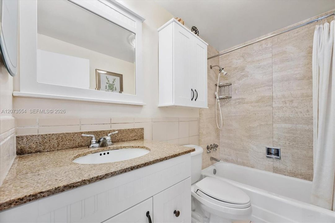 For Sale: $375,000 (1 beds, 1 baths, 787 Square Feet)