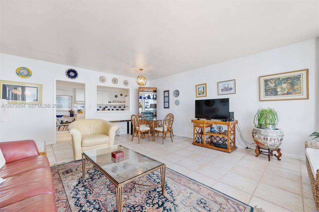 For Sale: $375,000 (1 beds, 1 baths, 787 Square Feet)