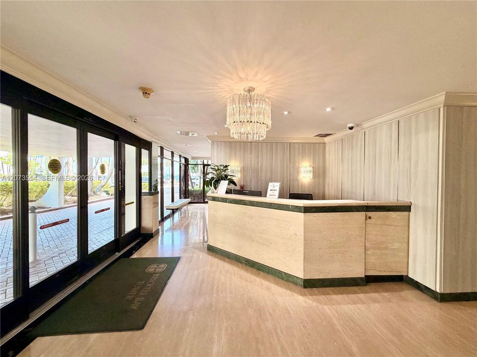 For Sale: $375,000 (1 beds, 1 baths, 787 Square Feet)