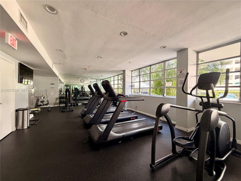 For Sale: $375,000 (1 beds, 1 baths, 787 Square Feet)