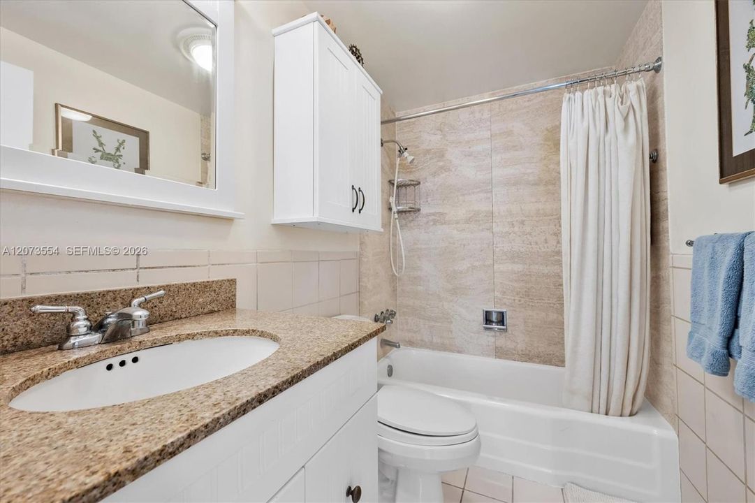 For Sale: $375,000 (1 beds, 1 baths, 787 Square Feet)