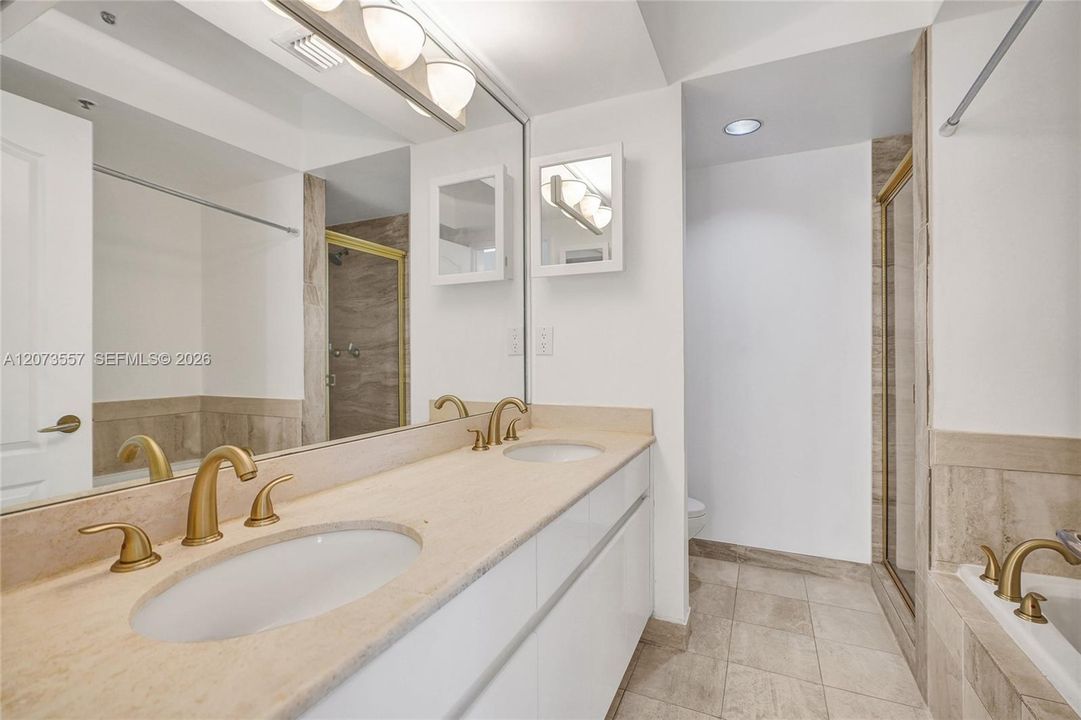 For Sale: $899,000 (2 beds, 2 baths, 1100 Square Feet)