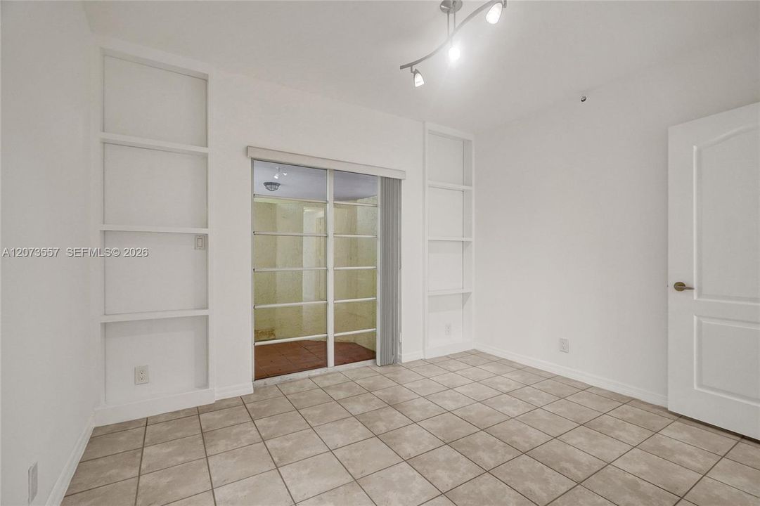 For Sale: $899,000 (2 beds, 2 baths, 1100 Square Feet)