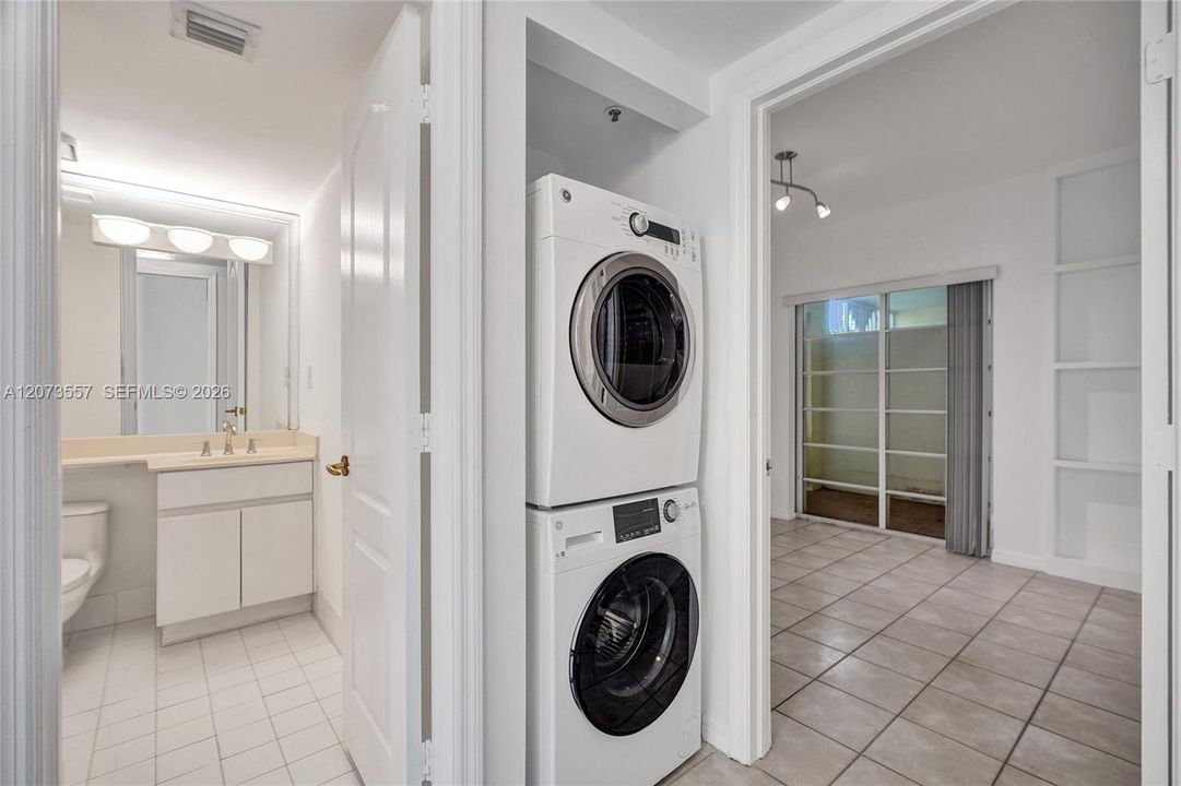 For Sale: $899,000 (2 beds, 2 baths, 1100 Square Feet)