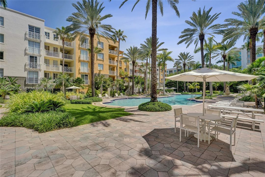 For Sale: $899,000 (2 beds, 2 baths, 1100 Square Feet)