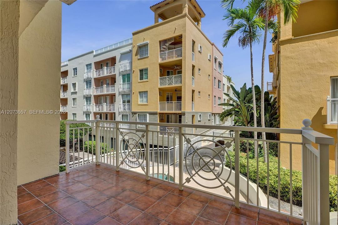 For Sale: $899,000 (2 beds, 2 baths, 1100 Square Feet)