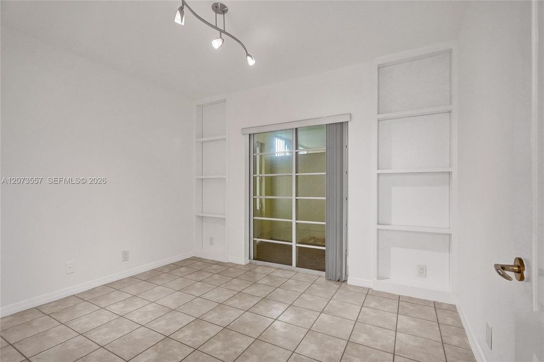 For Sale: $899,000 (2 beds, 2 baths, 1100 Square Feet)