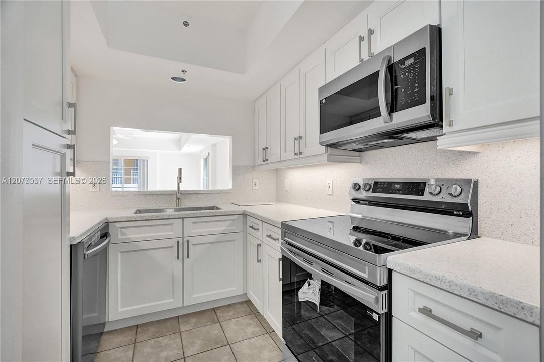 For Sale: $899,000 (2 beds, 2 baths, 1100 Square Feet)