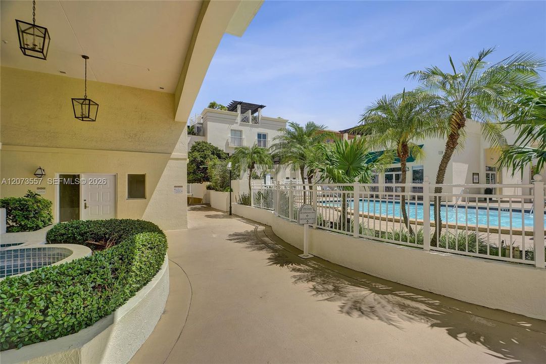 For Sale: $899,000 (2 beds, 2 baths, 1100 Square Feet)