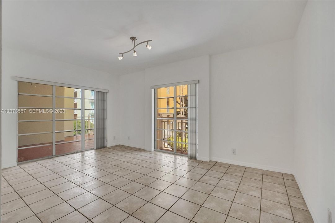 For Sale: $899,000 (2 beds, 2 baths, 1100 Square Feet)