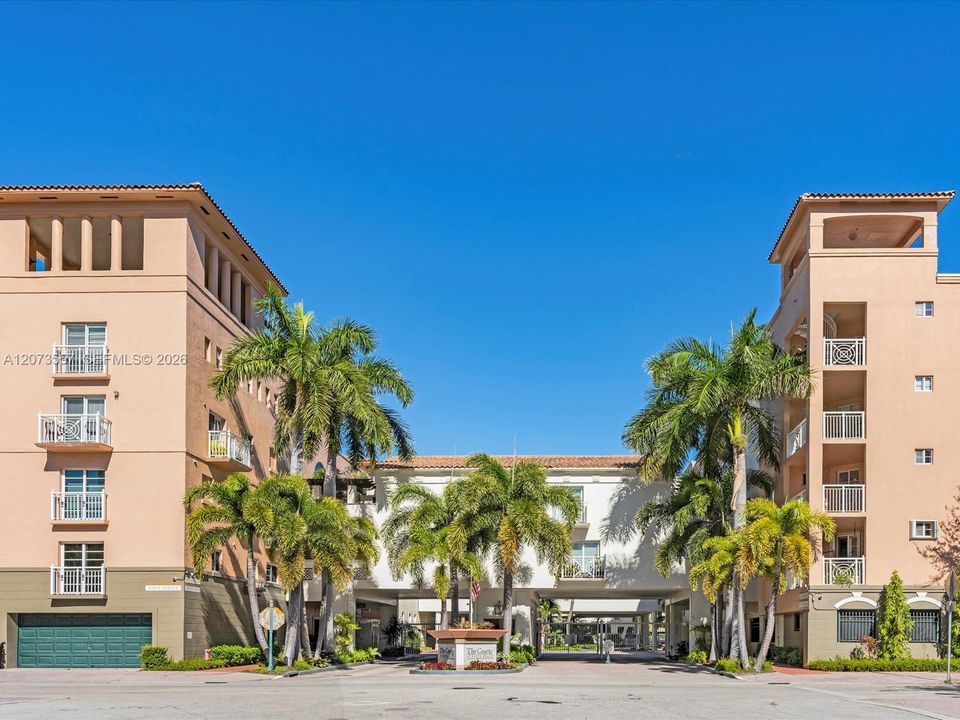 For Sale: $899,000 (2 beds, 2 baths, 1100 Square Feet)