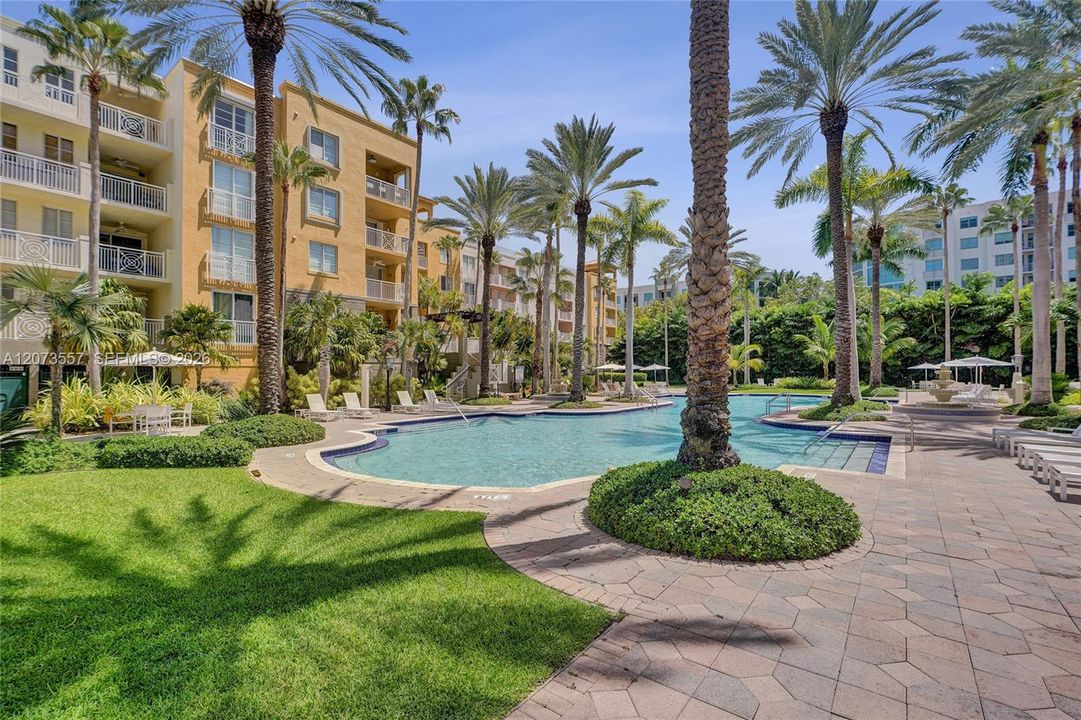 For Sale: $899,000 (2 beds, 2 baths, 1100 Square Feet)