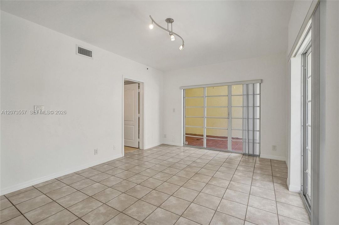 For Sale: $899,000 (2 beds, 2 baths, 1100 Square Feet)