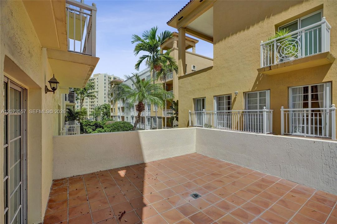 For Sale: $899,000 (2 beds, 2 baths, 1100 Square Feet)