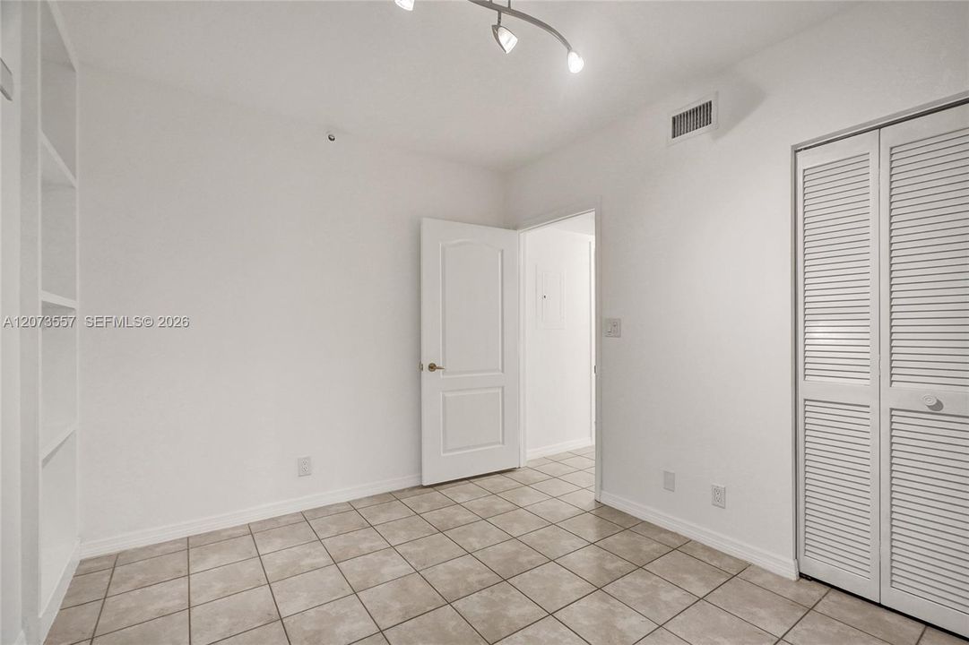 For Sale: $899,000 (2 beds, 2 baths, 1100 Square Feet)