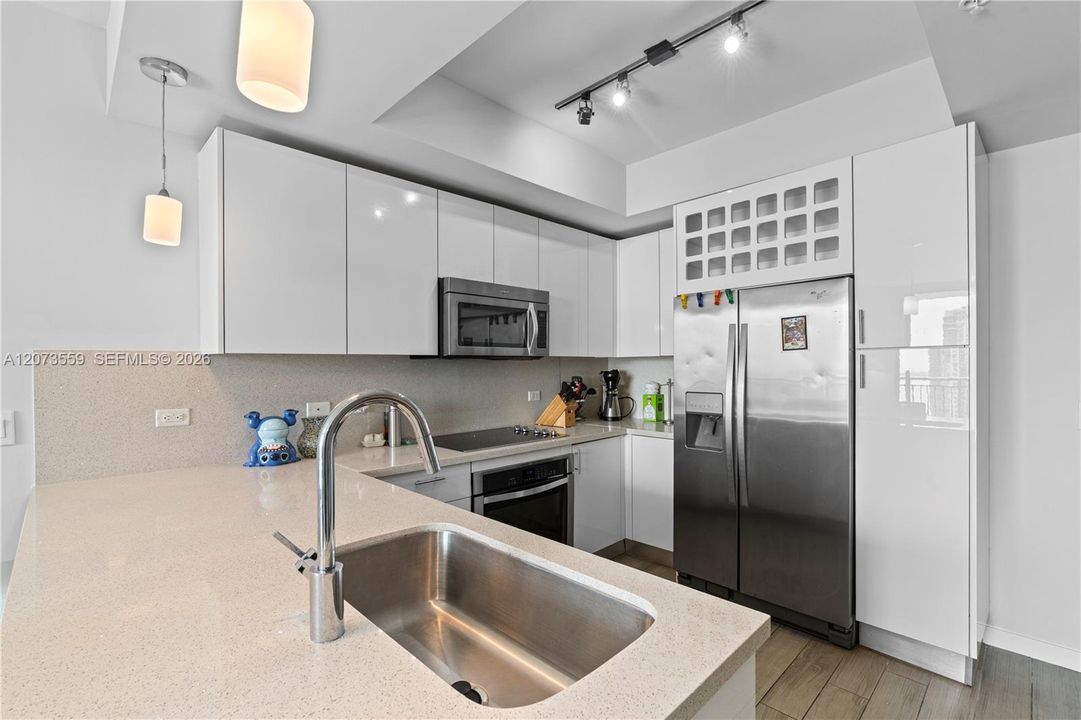 В аренду: $4,200 (2 спален, 2 ванн, 1192 Квадратных фут)