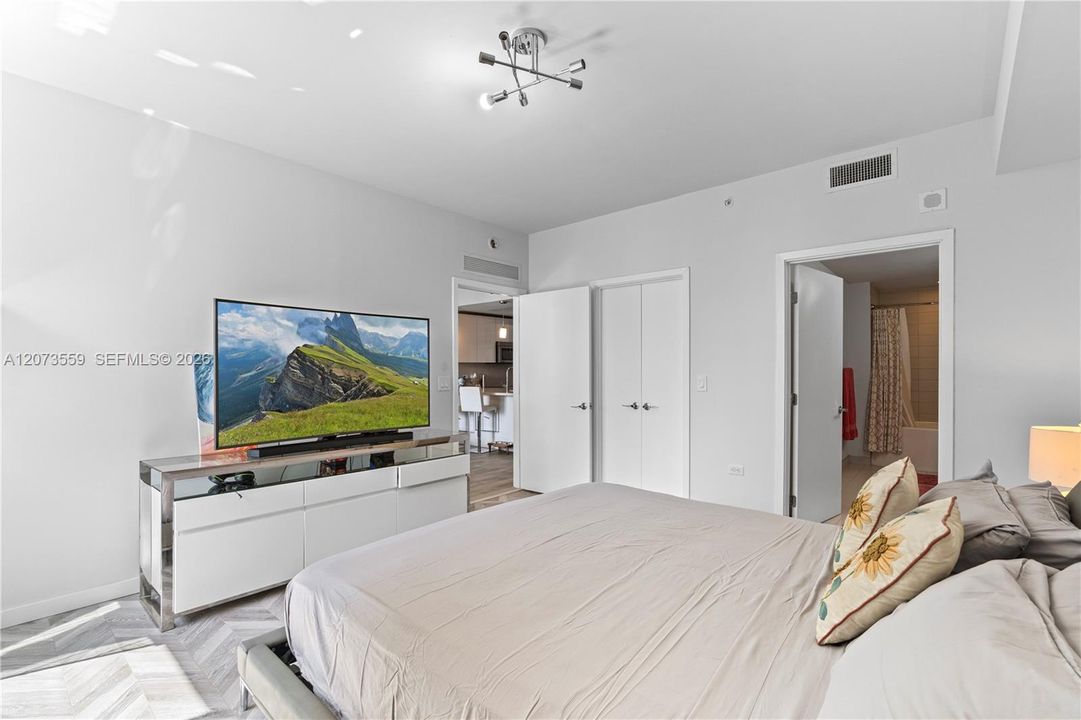 В аренду: $4,200 (2 спален, 2 ванн, 1192 Квадратных фут)