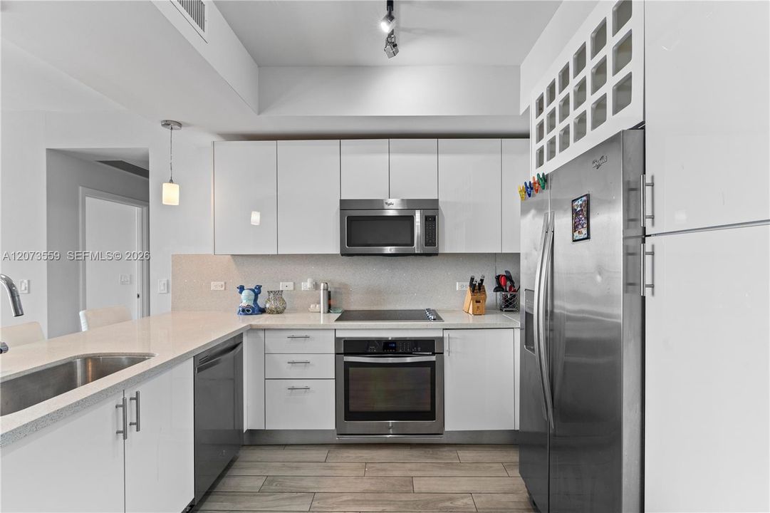 В аренду: $4,200 (2 спален, 2 ванн, 1192 Квадратных фут)