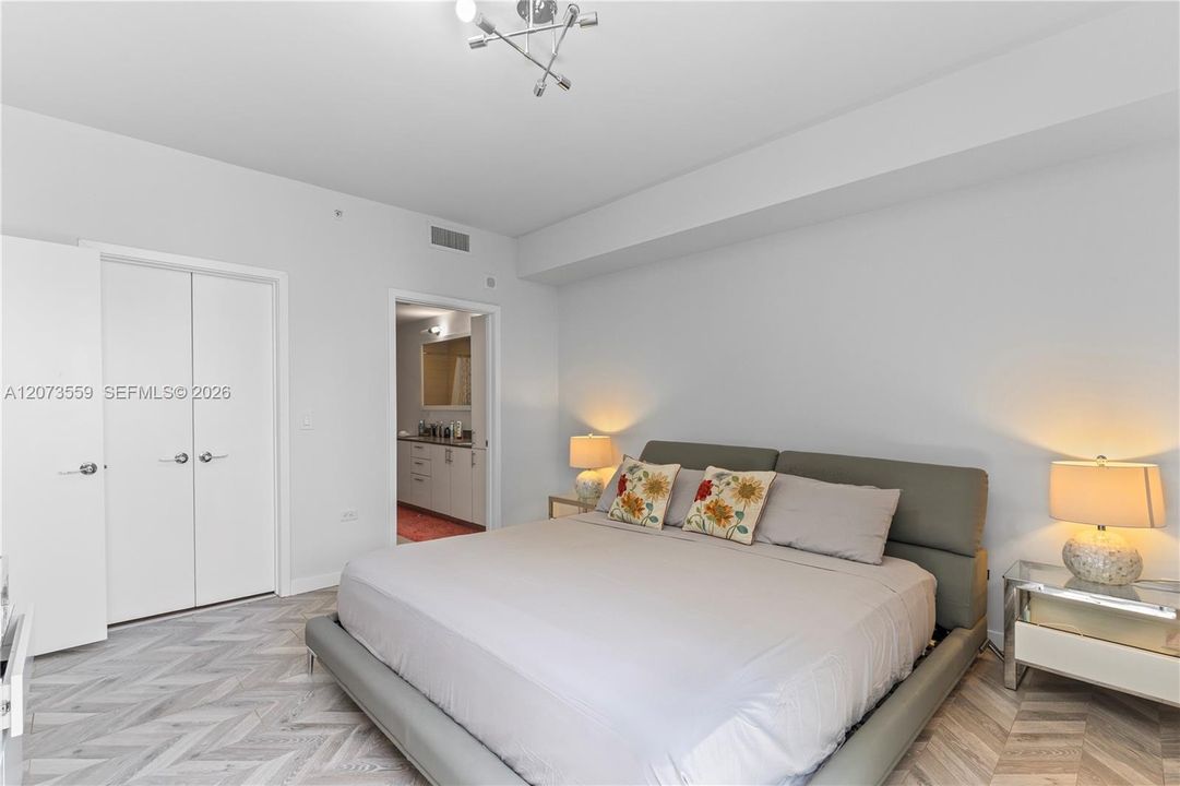 В аренду: $4,200 (2 спален, 2 ванн, 1192 Квадратных фут)