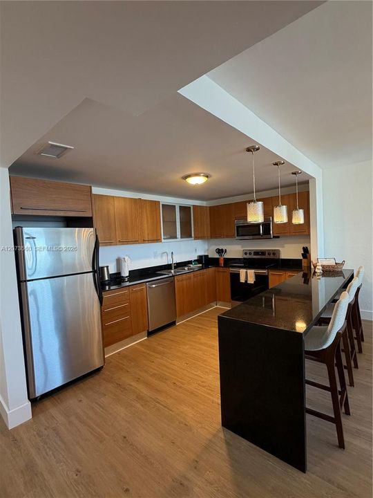 For Rent: $4,000 (1 beds, 1 baths, 1005 Square Feet)