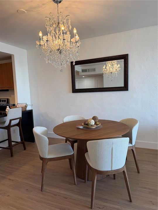 For Rent: $4,000 (1 beds, 1 baths, 1005 Square Feet)
