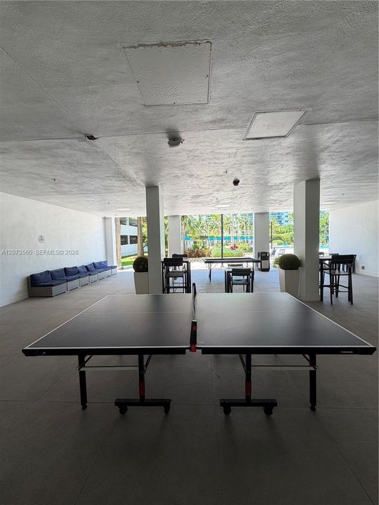 For Rent: $4,000 (1 beds, 1 baths, 1005 Square Feet)